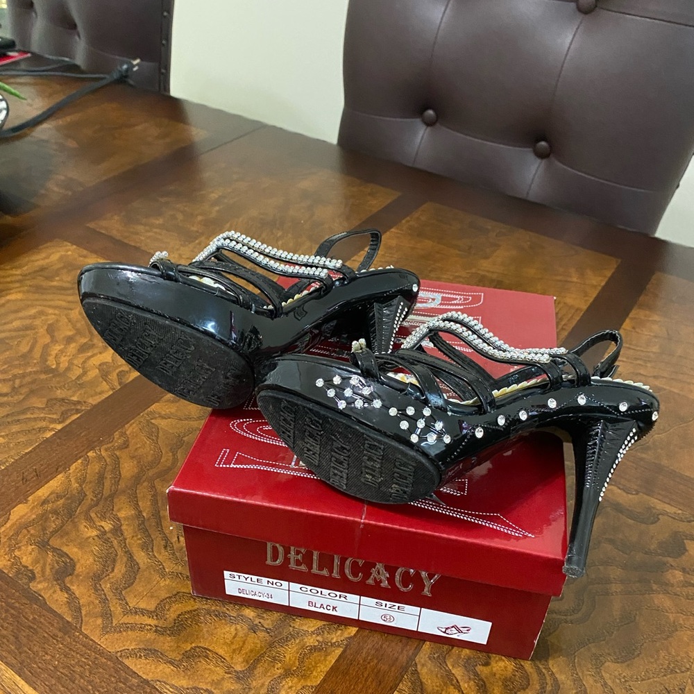 Black heels size 5.5